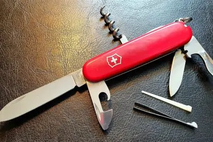 Swiss Army Knife: Swiss flag not allowed on Chinese products